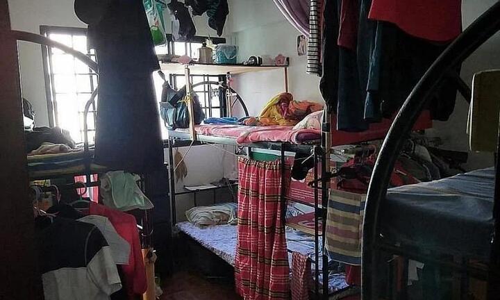 Cảnh khổ 11 người ở 'chui' trong căn hộ 3 phòng ngủ ở Singapore