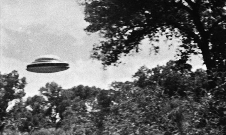 UFO - Rắc rối lâu đời của nước Mỹ