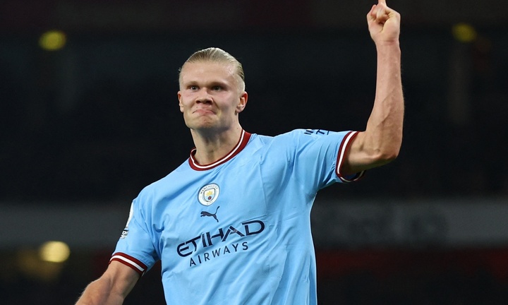 Đánh bại Arsenal, Man City chiếm ngôi đầu bảng Ngoại Hạng Anh