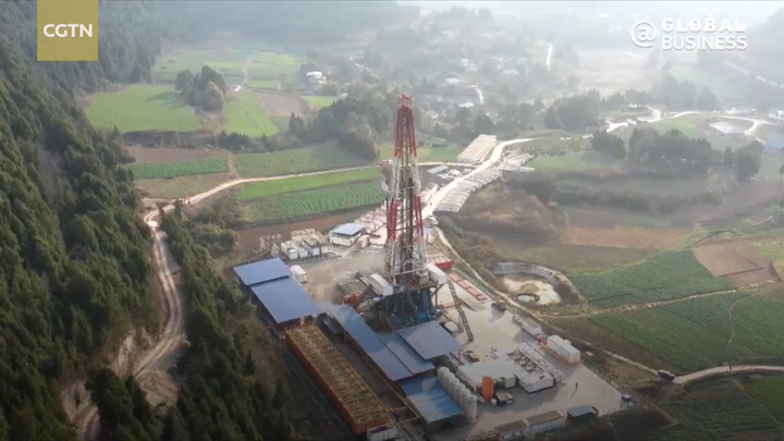 Giếng dầu thẳng đứng sâu nhất châu Á