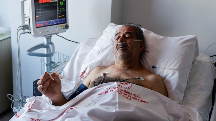 Người đàn ông uống nước tiểu để sống sót sau 187 giờ mắc kẹt tại Thổ Nhĩ Kỳ