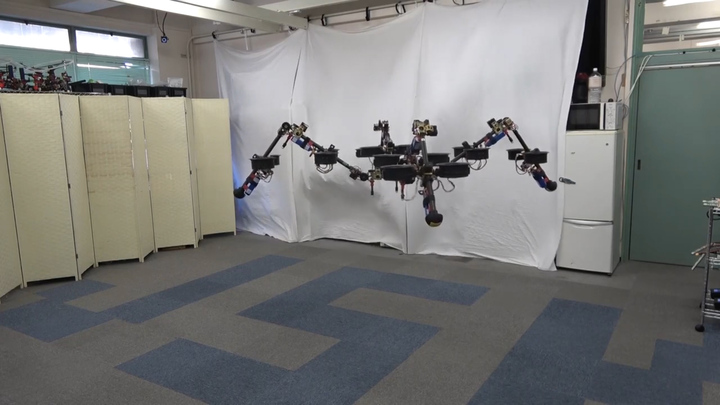 Robot nhện bay bằng 4 chân ở Nhật Bản