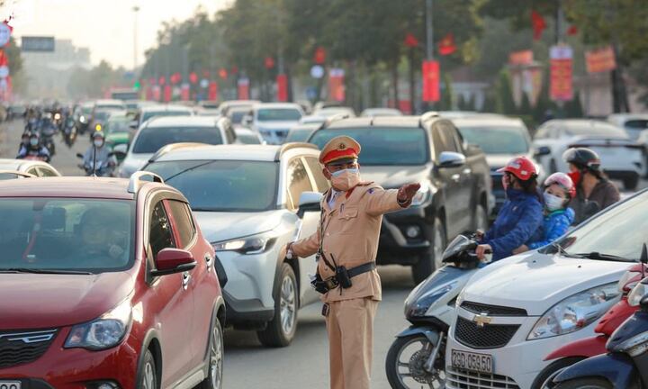 Mua ô tô chỉ để ‘oai’, nông thôn cũng tắc đường