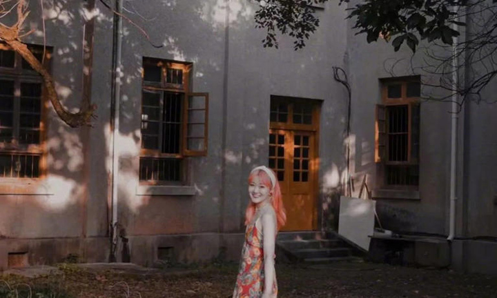 Chỉ vì mái tóc nhuộm hồng, cô gái tự sát sau 6 tháng bị bắt nạt trên mạng