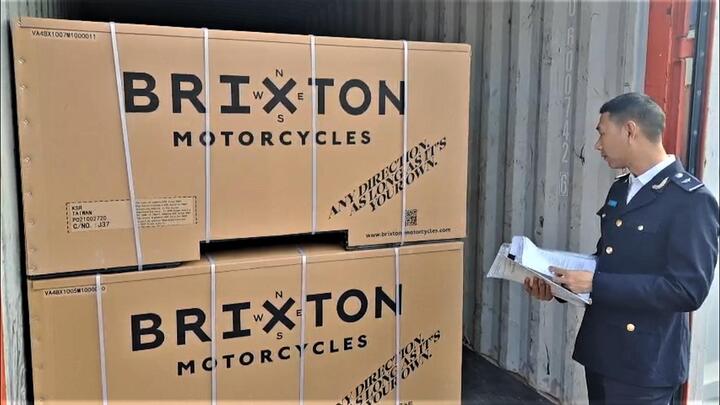 Phát hiện lô môtô hiệu Brixton 'vô chủ' trị giá 3 tỷ đồng