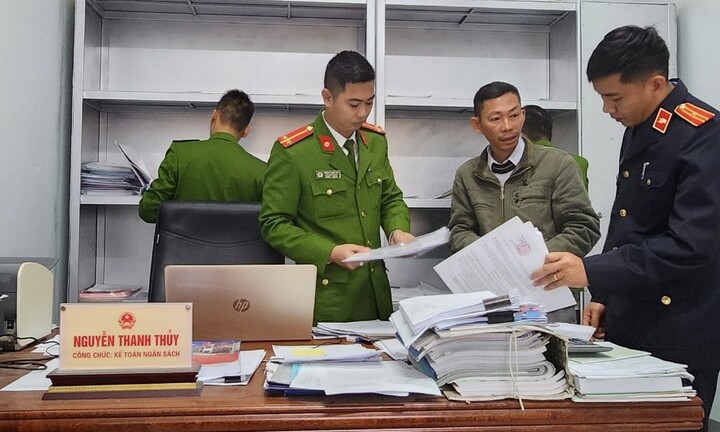 Quảng Bình: Khởi tố 2 cán bộ phường chiếm đoạt tiền hỗ trợ lũ lụt của dân