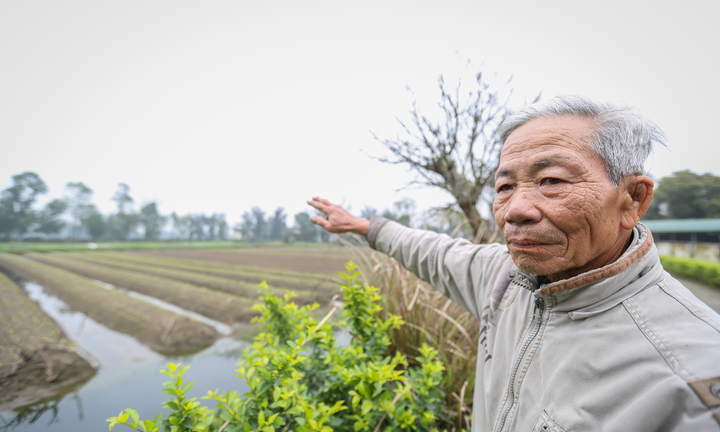 Khổ sở 'sống treo' trên mỏ sắt lớn nhất Đông Nam Á