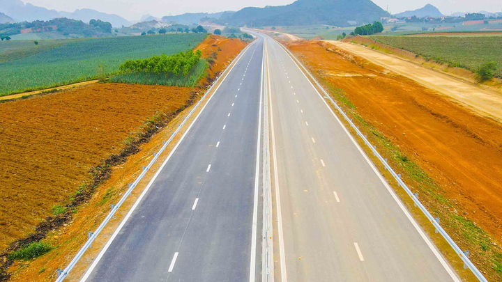 Cận cảnh 63km cao tốc Bắc Nam đi qua Ninh Bình - Thanh Hóa