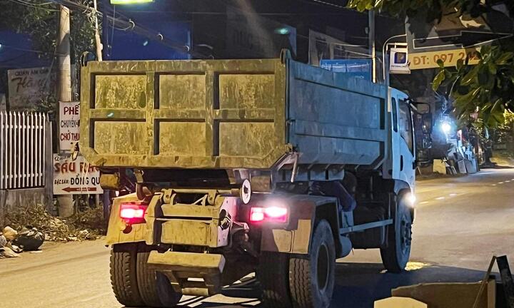 TP.HCM: Dân chặn xe rác gây tai nạn chết người rồi bỏ chạy