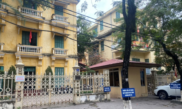 Nữ chuyên viên Sở Xây dựng Hải Phòng thu 'phí bôi trơn', cuỗm tiền tỷ