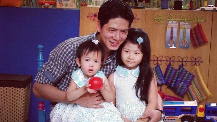 Bình Minh khoe ảnh thời trẻ bên 2 ái nữ, chia sẻ sắp bị con vượt chiều cao