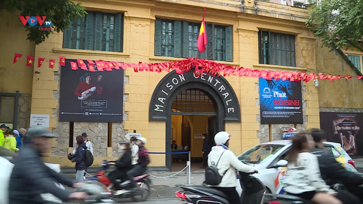 Di tích nhà tù Hỏa Lò hút khách với những chương trình mới lạ