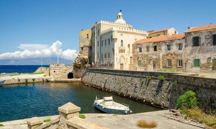 Người phụ nữ duy nhất trên Đảo Quỷ - nơi ở của tội phạm