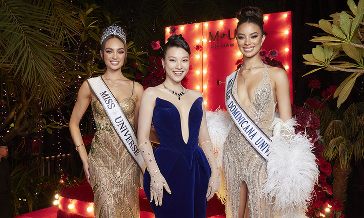 MC Hoàng Oanh đọ sắc cùng đương kim Miss Universe