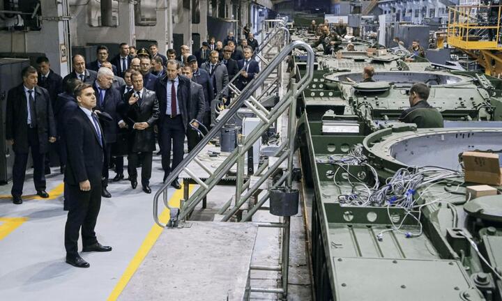 Ông Medvedev bác tin Nga cạn vũ khí, tiết lộ đang nghiên cứu vũ khí phương Tây