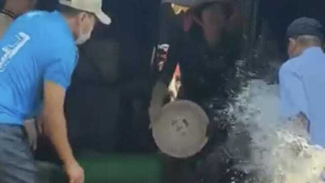 Tiểu thương và quản lý chợ xô xát, hất nước vào nhau ở Bình Phước