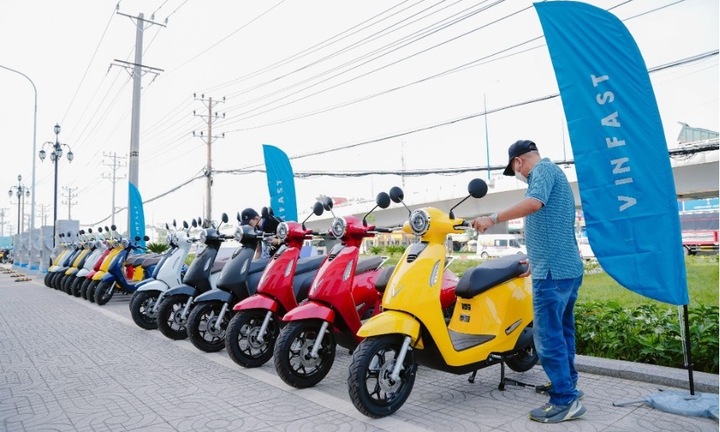 Nhà đầu tư đua nhau trở thành đại lý ủy quyền xe máy điện VinFast