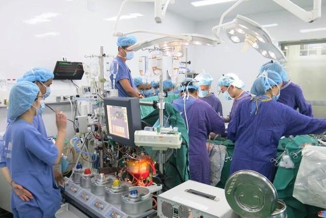 Bệnh viện Việt Đức lần đầu 'treo dao' mổ phiên