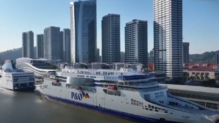 Độc đáo tàu hai đầu lớn nhất thế giới 