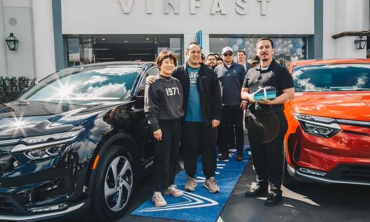 VinFast bàn giao 45 ô tô điện đầu tiên cho khách hàng Mỹ