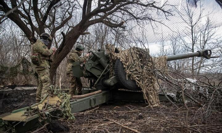 Nga tiếp tục dội hỏa lực vào Bakhmut, Ukraine quyết liệt phản công