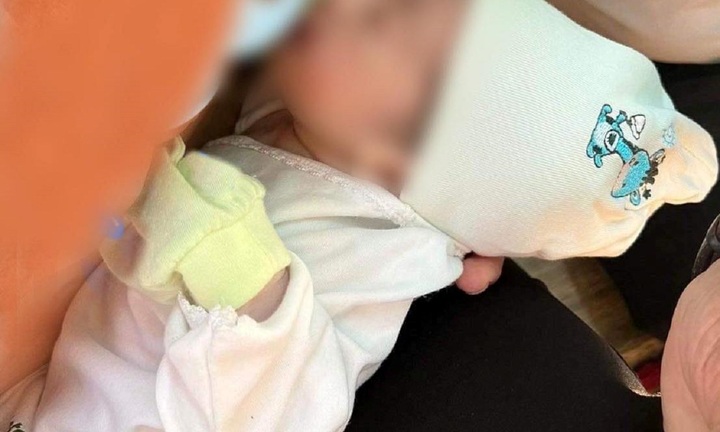 Bé trai sơ sinh bị bỏ rơi trong thùng rác ở Quảng Nam