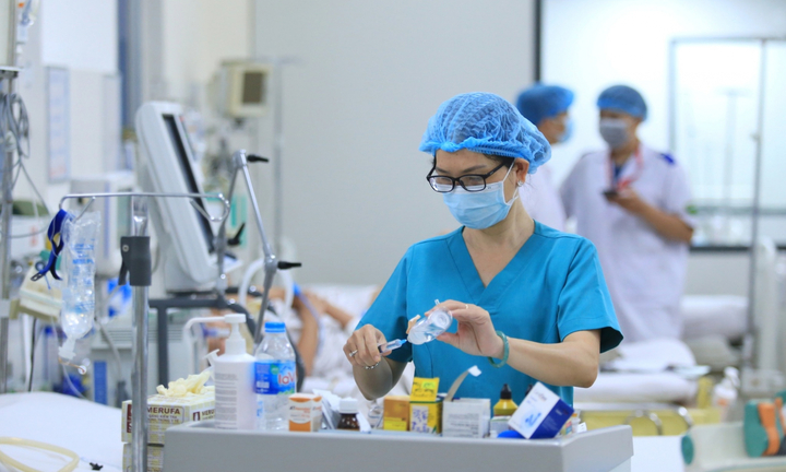 Cạn vật tư y tế: Bác sĩ lo 'tay không bắt giặc', bệnh nhân phải tự mua vật tư
