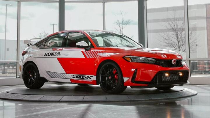 Honda Civic Type R dẫn đầu đoàn đua xe tại Florida