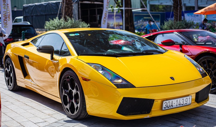 Novaland chuyển nhượng loạt siêu xe cho ông Đặng Lê Nguyên Vũ