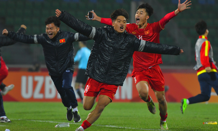 Thắng kịch tính U20 Qatar, U20 Việt Nam vỡ òa cảm xúc