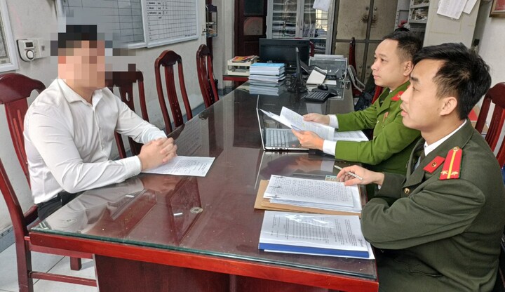 Chuyển tiếp cuộc gọi đòi nợ đến đường dây nóng Bộ Công an, hai người bị xử lý