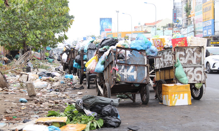 'Chưa bao giờ thấy rác thải vô tư tập kết đầy đường phố Cần Thơ nhiều như thế'