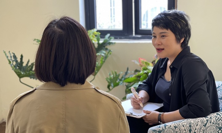 Cô gái 24 tuổi nhiều lần tự rạch tay vì ám ảnh thời thơ ấu