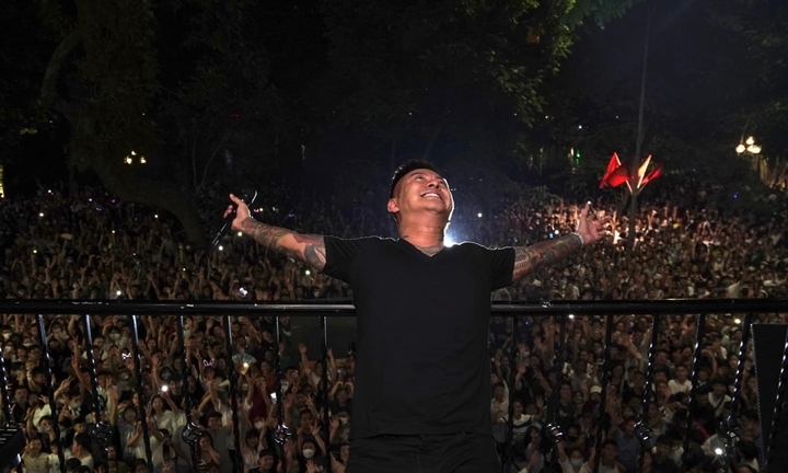 Tuấn Hưng trích 10% hợp đồng tất cả show diễn để ủng hộ người nghèo