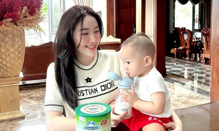 Nature One Dairy và hành trình '1000 ngày vàng' chăm con của ca sĩ Bảo Thy