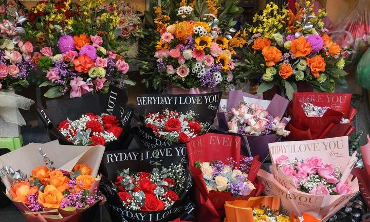 Giá hoa 8/3 tăng 'phi mã'