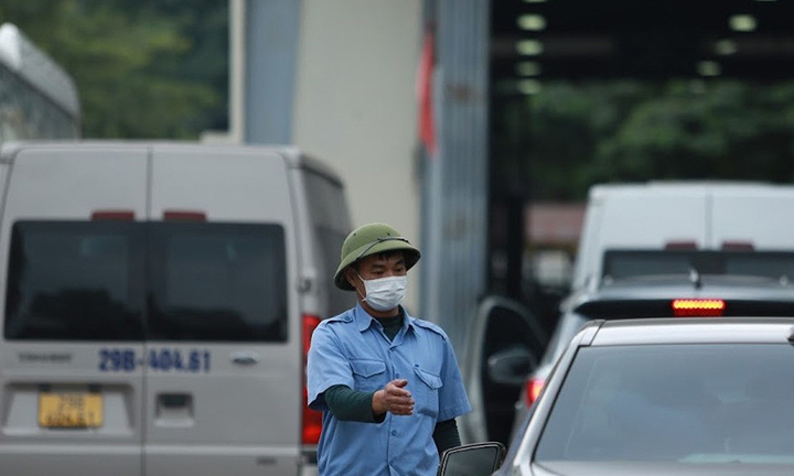 Ô tô xếp hàng dài chờ đăng kiểm, cơ sở sửa chữa có được kiểm định thay?