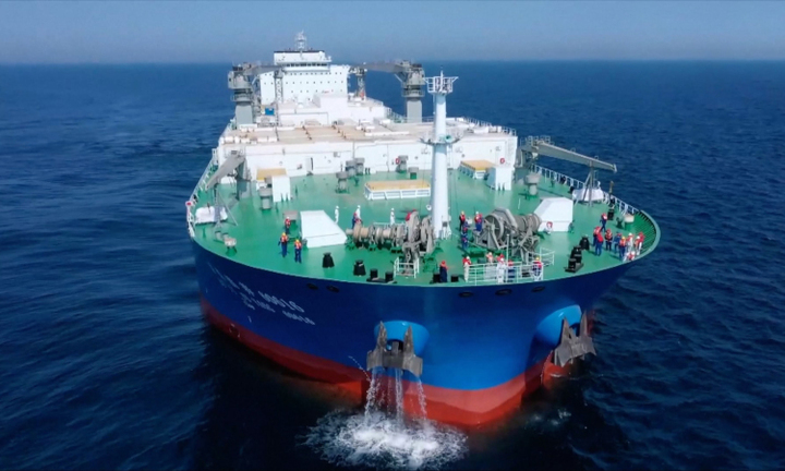 'Trại cá di động' trên tàu 100.000 tấn ở Trung Quốc