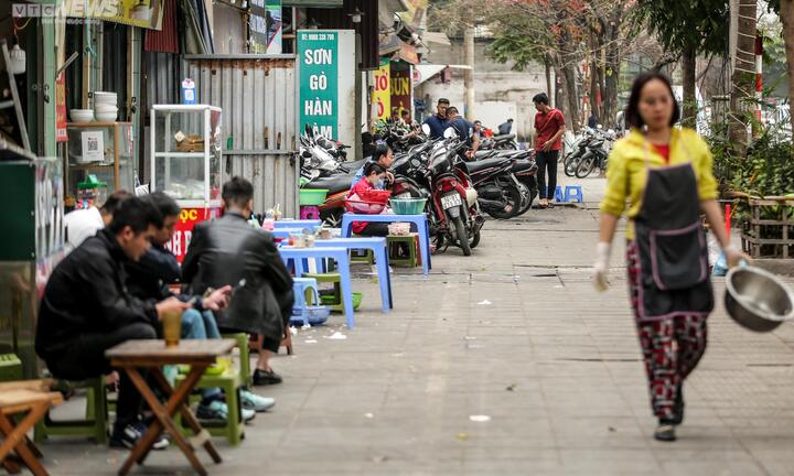Dẹp buôn bán vỉa hè cho người đi bộ: Phải hài hoà với lợi ích người dân