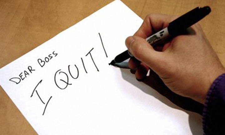 Nghỉ việc có cần thông báo trước không?