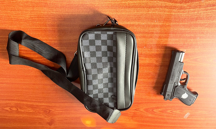 Dùng súng nhựa đồ chơi đi cướp chi nhánh ngân hàng Sacombank ở TP.HCM 