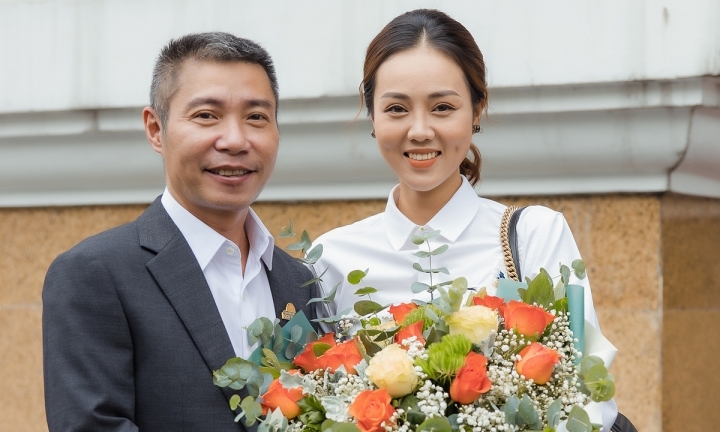 Công Lý viết thư tay xin lỗi vợ trẻ sau khi làm việc này