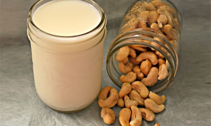 Công thức nấu sữa gạo lứt hạt điều thơm ngon, bổ dưỡng cho cả gia đình