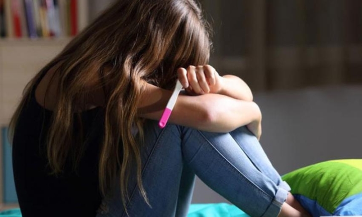 Học sinh cấp 3 lỡ có bầu thì phải làm thế nào?