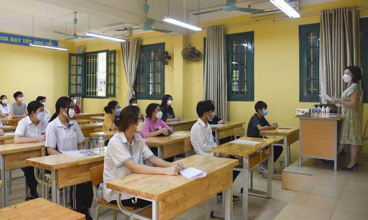 Xét tuyển học bạ vào lớp 10: 'Sửa điểm dễ như chơi'