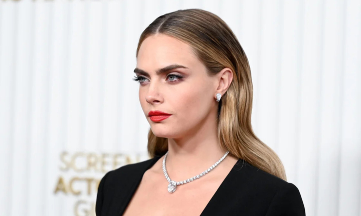 Cara Delevingne: Từng say rượu khi lên 7, bị bạo hành tinh thần suốt thời thơ ấu