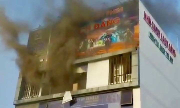 Bà Rịa - Vũng Tàu: Cháy lớn ở rạp chiếu phim trong nhà sách Bạch Đằng