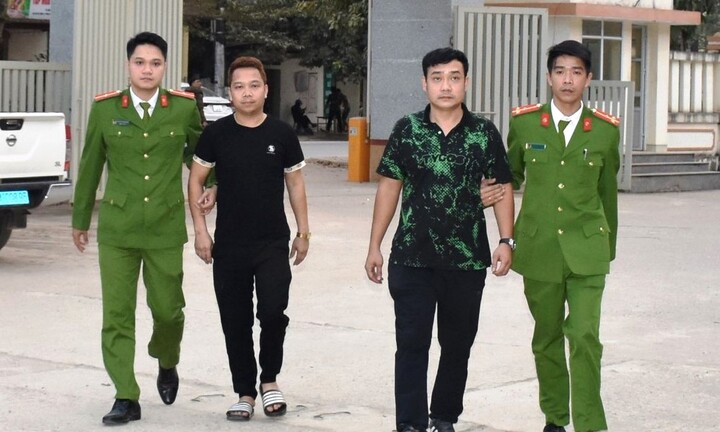 Khởi tố 2 tài xế chèn ép xe khách trên đường Hồ Chí Minh