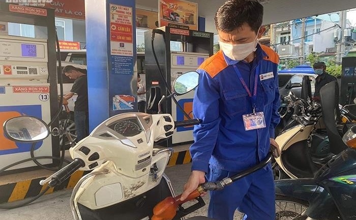 Lùi ngày điều chỉnh giá xăng dầu sang 13/3