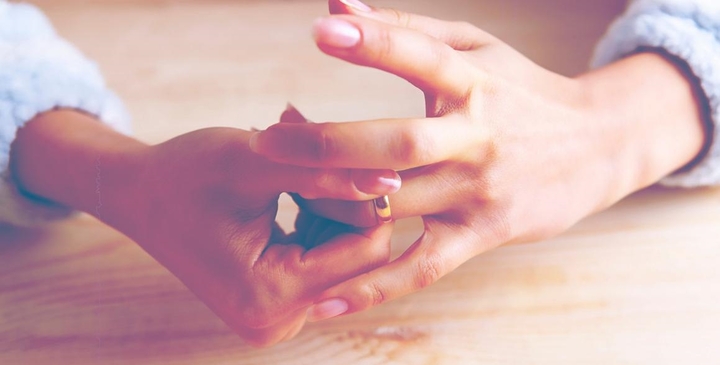 Chồng bỏ trốn ở nước ngoài, thủ tục ly hôn giải quyết thế nào?